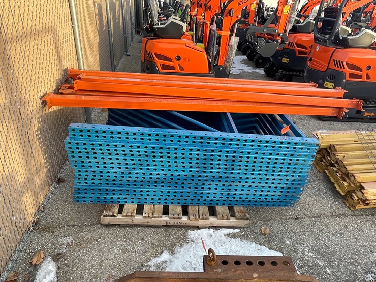 #4072-•-(8)-pallet-rack-uprights-and-(8)-beams-(09)-image-2