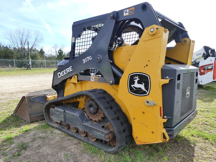 2020-deere-317g-image-4