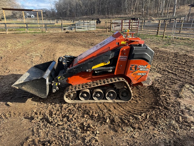 2018-ditch-witch-sk800-image-1