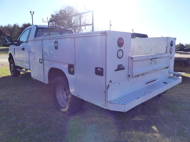 2017-ford-f350-xl-image-3