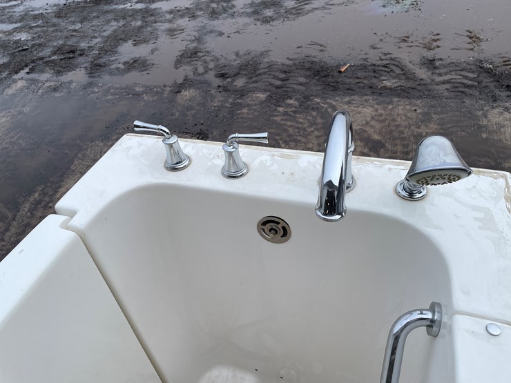 #1324-•-safety-tubs-walk-in-bathtub-image-7