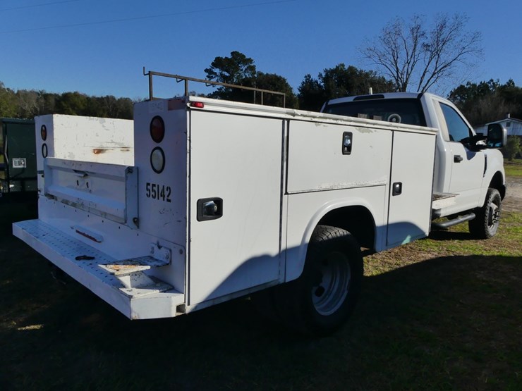 2017-ford-f350-xl-image-4