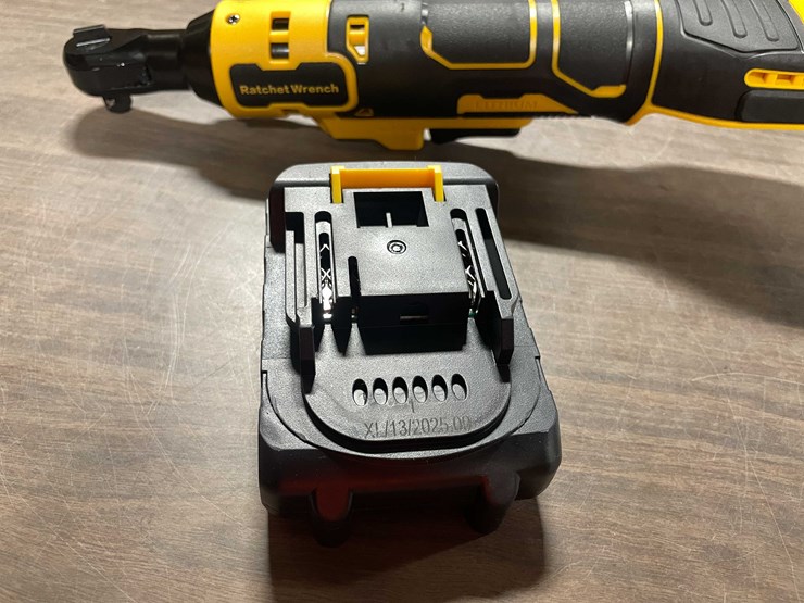 #2056-•-ratchet-wrench-set-and-(2)-21-v-batteries-(cw)-image-10