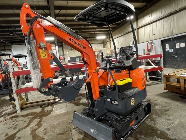 #4036-•-2025-unused-me18-mini-excavator-(o9)-image-1