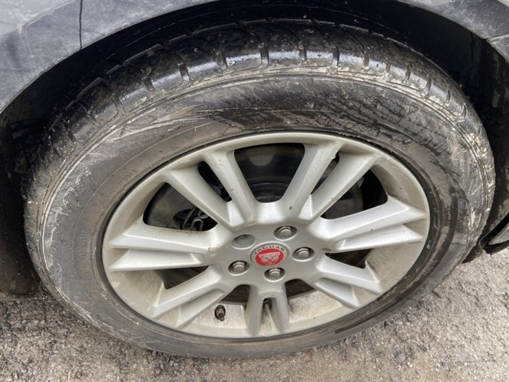 2017-jaguar-xe-25t-sedan-image-13