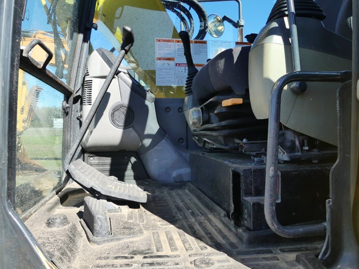 komatsu-pc138us-lc-image-12