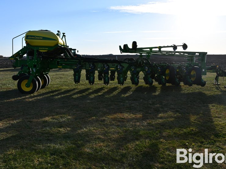 2020-john-deere-1775nt-image-4