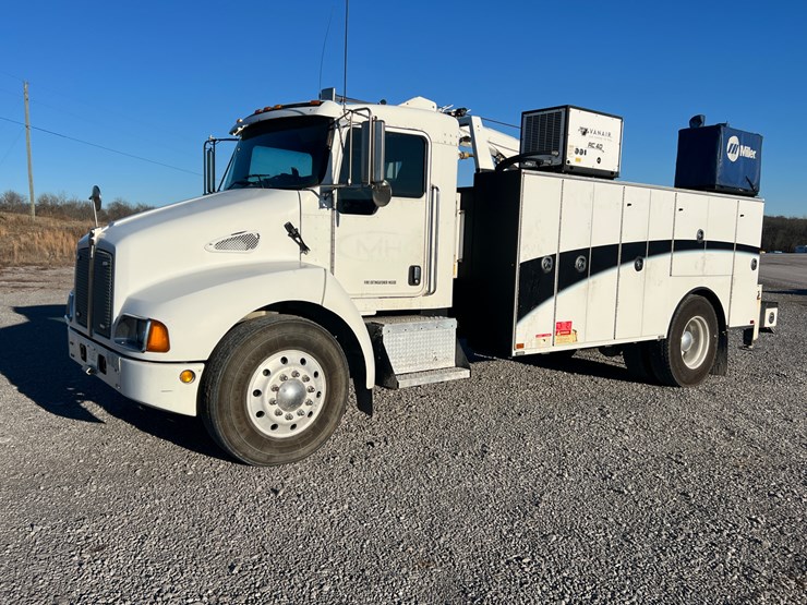 2008-kenworth-t300-image-1