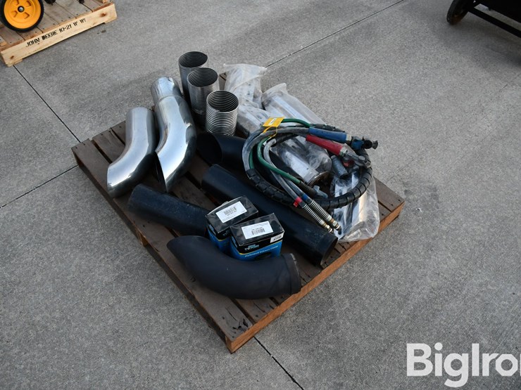 pallet-of-truck-tractor-parts-image-5
