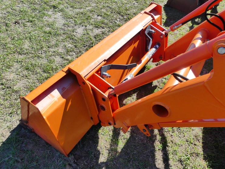 2015-kubota-l4701-image-9