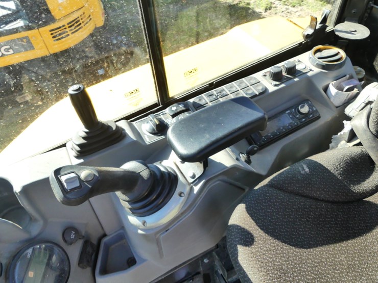 2024-jcb-35z-1-image-12