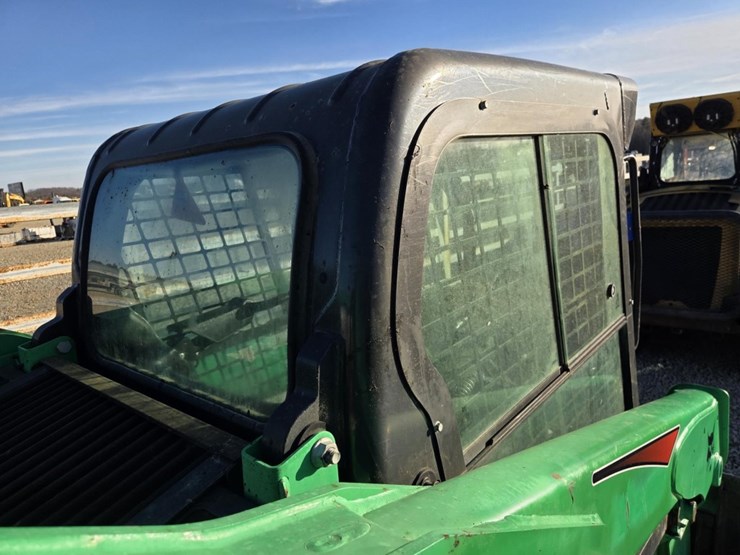 2018-bobcat-t740-image-35