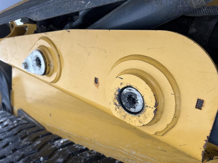 2019-deere-331g-image-27