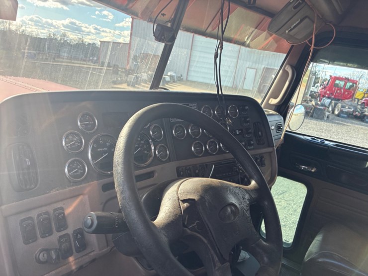 2013-peterbilt-389-image-12