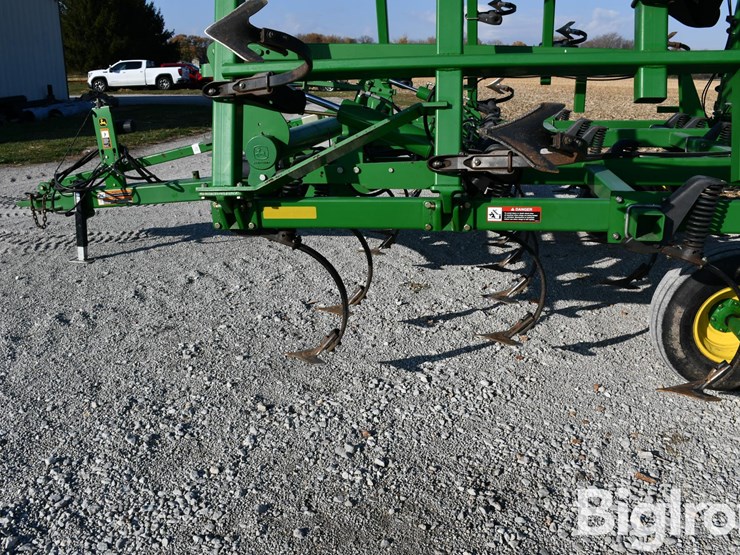 john-deere-2210-image-11