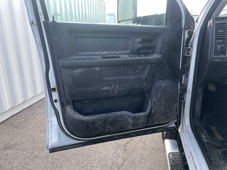 2016-ram-2500-tradesman-image-43