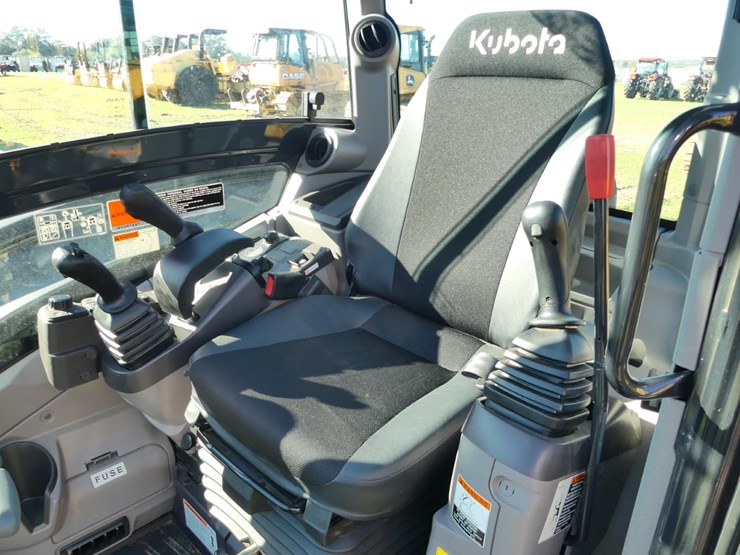 2025-kubota-kx040-5-image-12