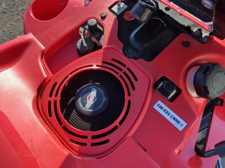 2023-craftsman-r110-ride-on-mower-image-19