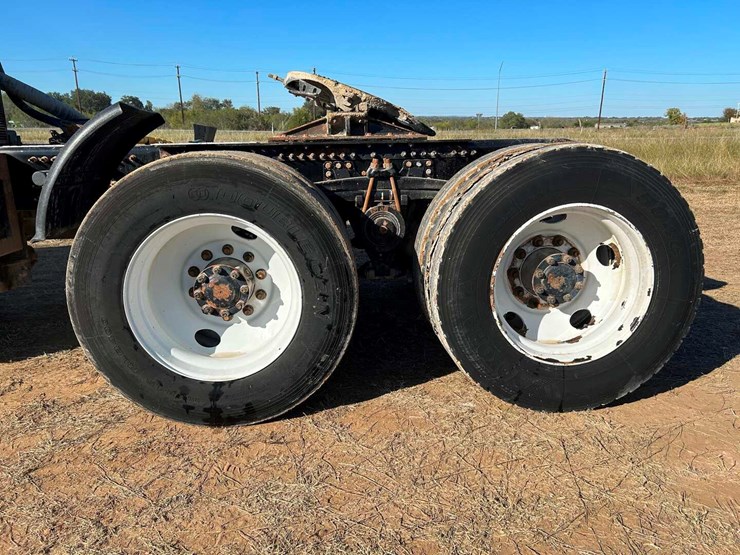 2020-mack-granite-image-5