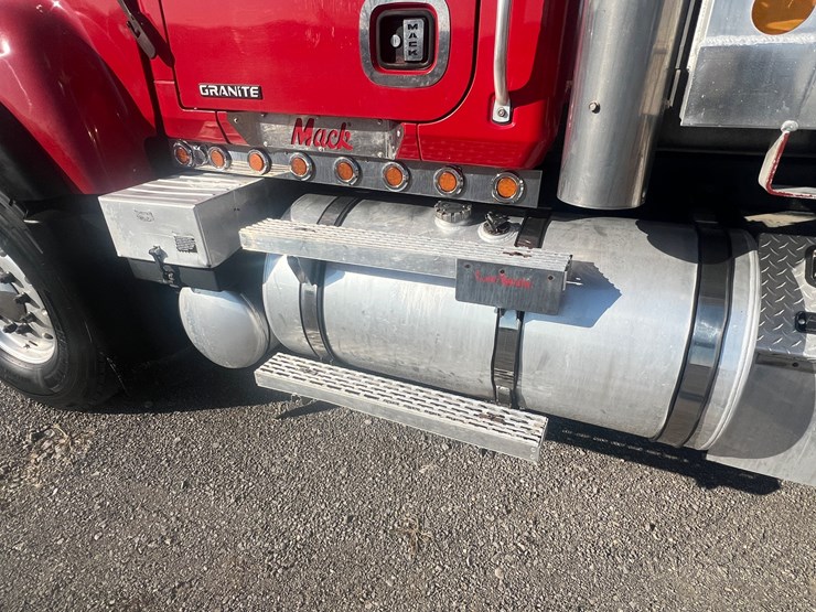 2004-mack-granite-cv713-image-8