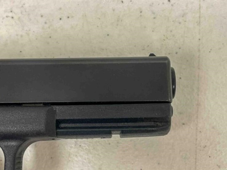 glock-pistol-image-11