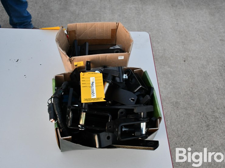 display-mounting-brackets-image-2