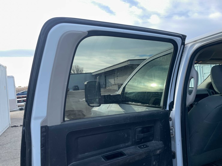 2016-ram-2500-tradesman-image-70