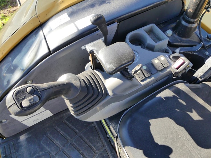 2011-caterpillar-304d-cr-image-11