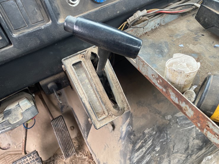 #1015-•-1992-navistar-international-transportation-flatbed-truck-(has-wi-title)-image-47