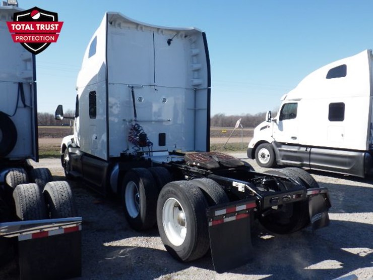 2023-peterbilt-579-image-13