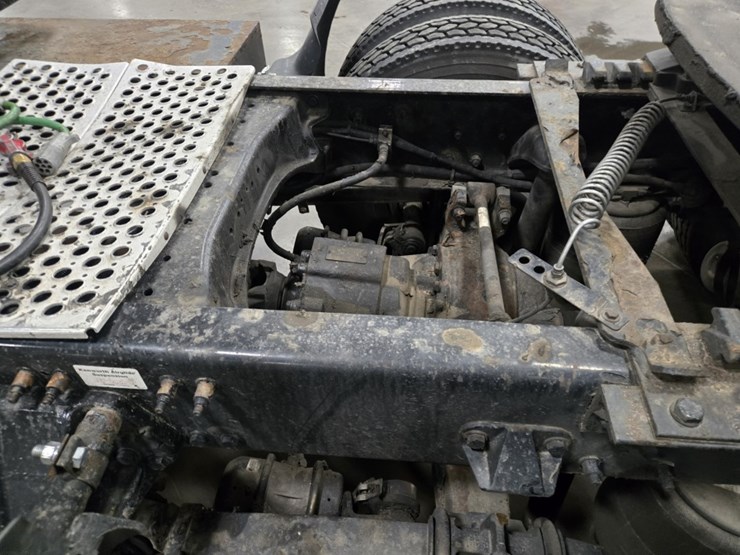 2015-kenworth-t680-image-25