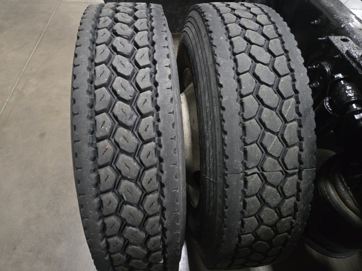 #2295-•-2016-freightliner-cascadia-day-cab-truck-tractor-image-80