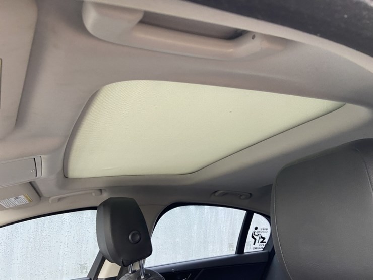 2017-jaguar-xe-25t-sedan-image-33