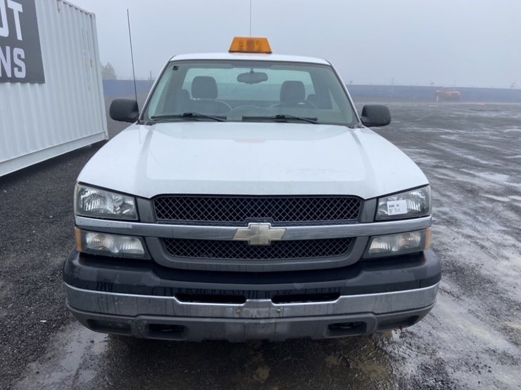 2004-chevrolet-silverado-4x4-pickup-image-8