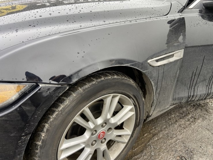 2017-jaguar-xe-25t-sedan-image-42