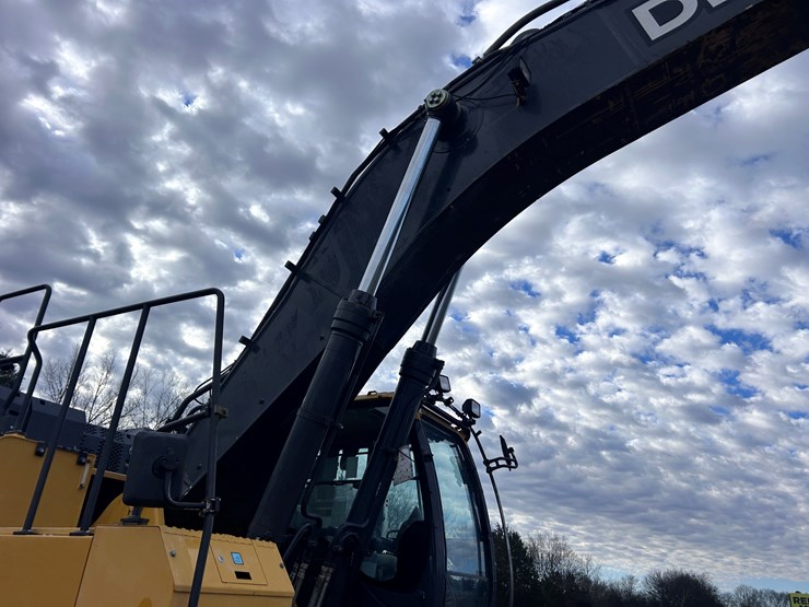 #2196-•-deere-470g-cl-excavator-image-31