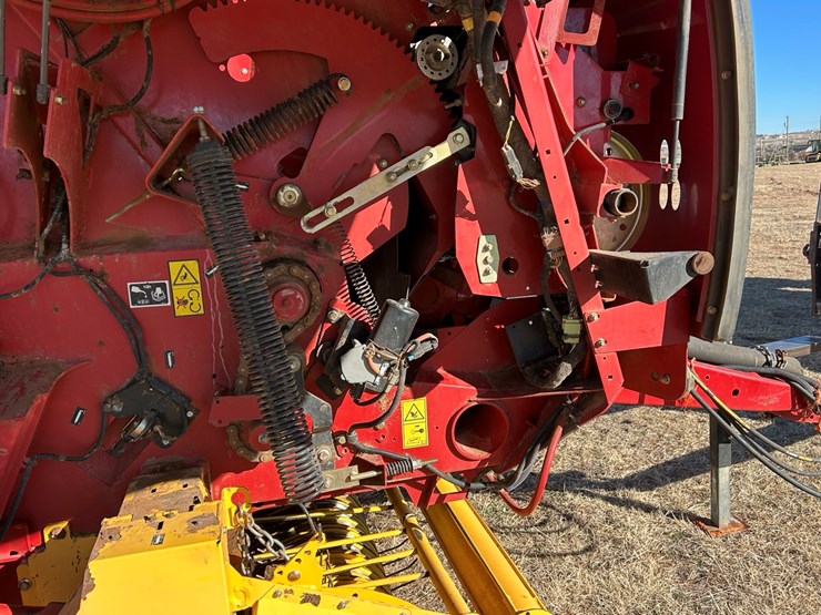 #87-•-2015-new-holland-rb560-image-21