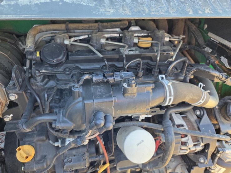 2018-bobcat-t740-image-31