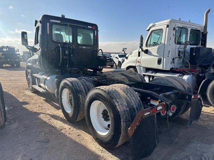 2013-freightliner-cascadia-image-6