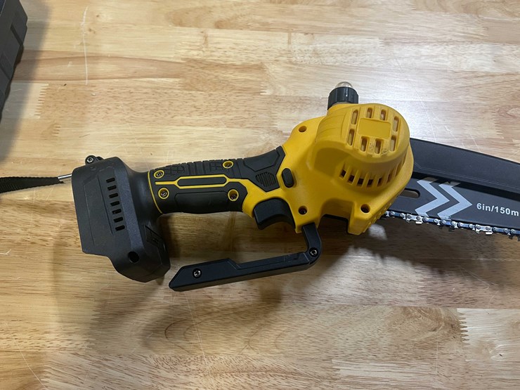 #2040-•-dewalt-style-20v-mini-cordless-chainsaw-kit-with-(2)-batteries,-charger,-and-case-(pr12)-image-5