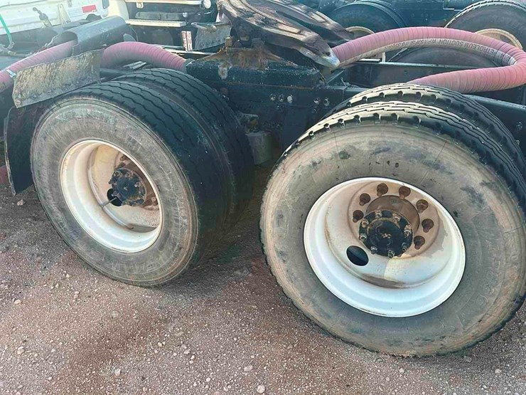 2016-freightliner-cascadia-image-3