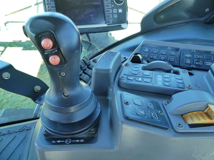 2017-versatile-260-image-16