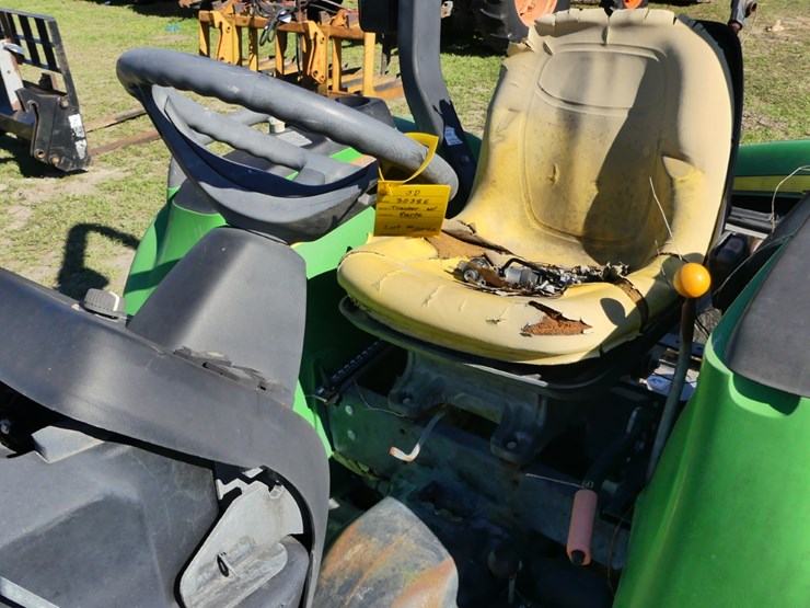 john-deere-3038e-image-7