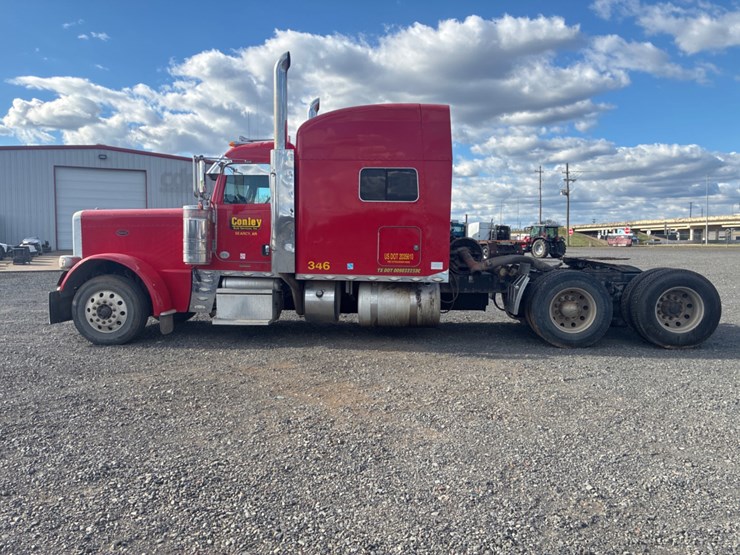 2013-peterbilt-389-image-11