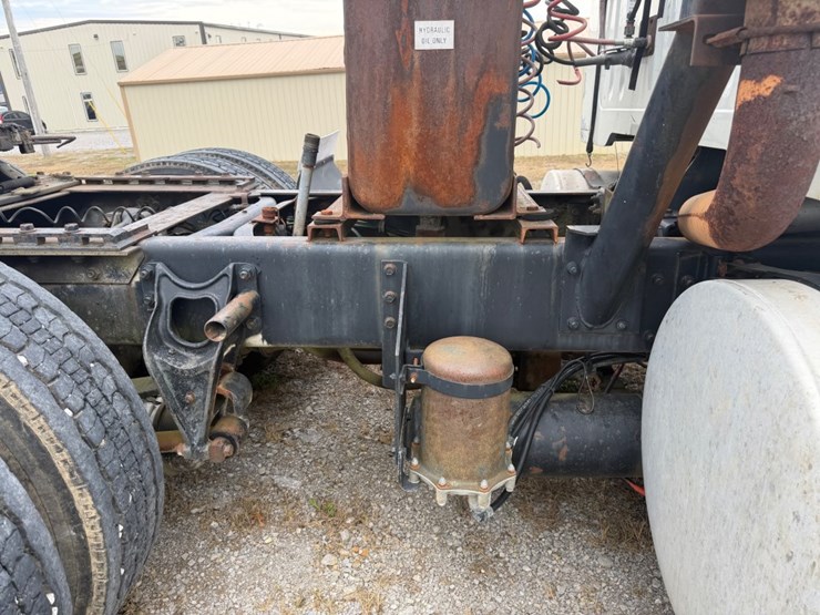 1995-international-8200-image-14