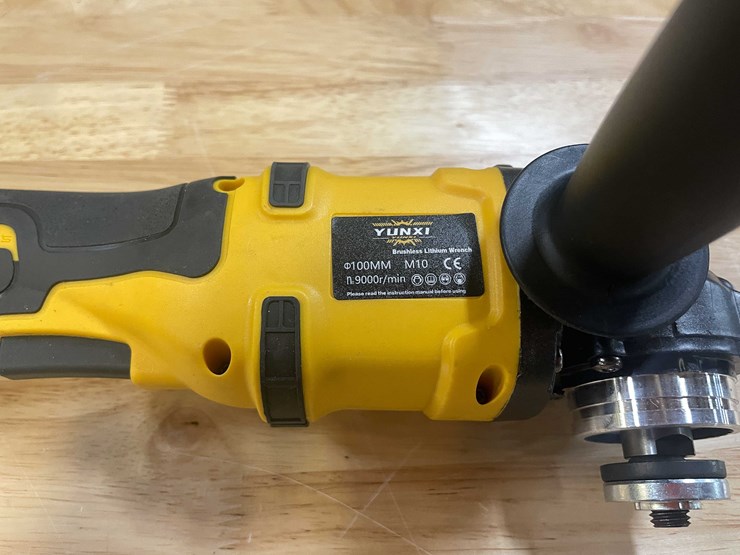 #2042-•-dewalt-style-cut-off-tool-kit-with-batteries-and-case-(pr11)-image-5