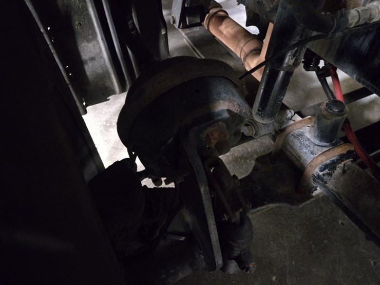 #2298-•-2015-freightliner-cascadia-day-cab-truck-tractor-image-48