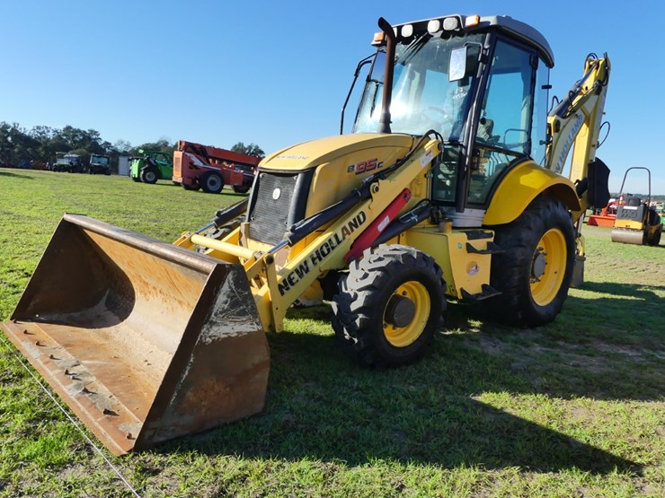 2014-new-holland-b95c-image-2