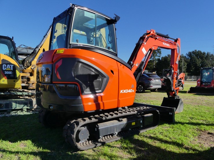 2025-kubota-kx040-5-image-3