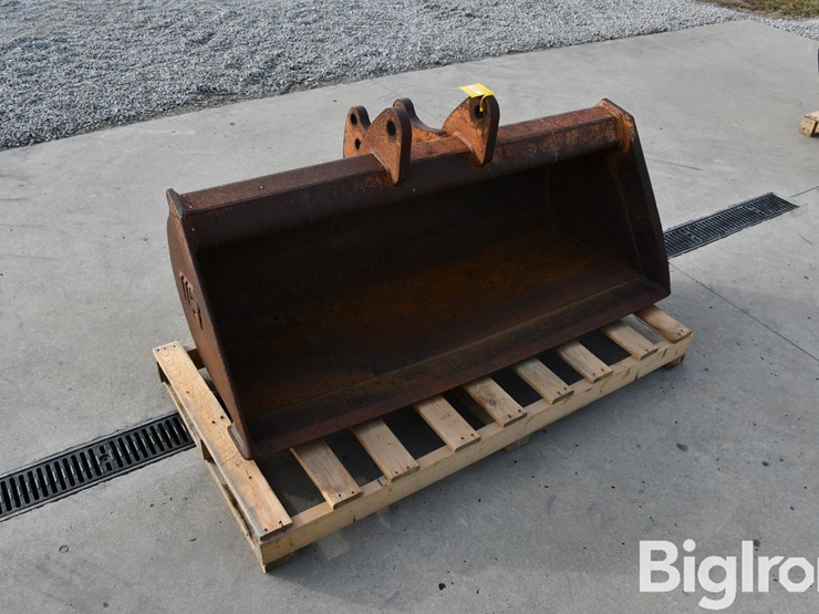 werk-brau-60"-bucket-image-3